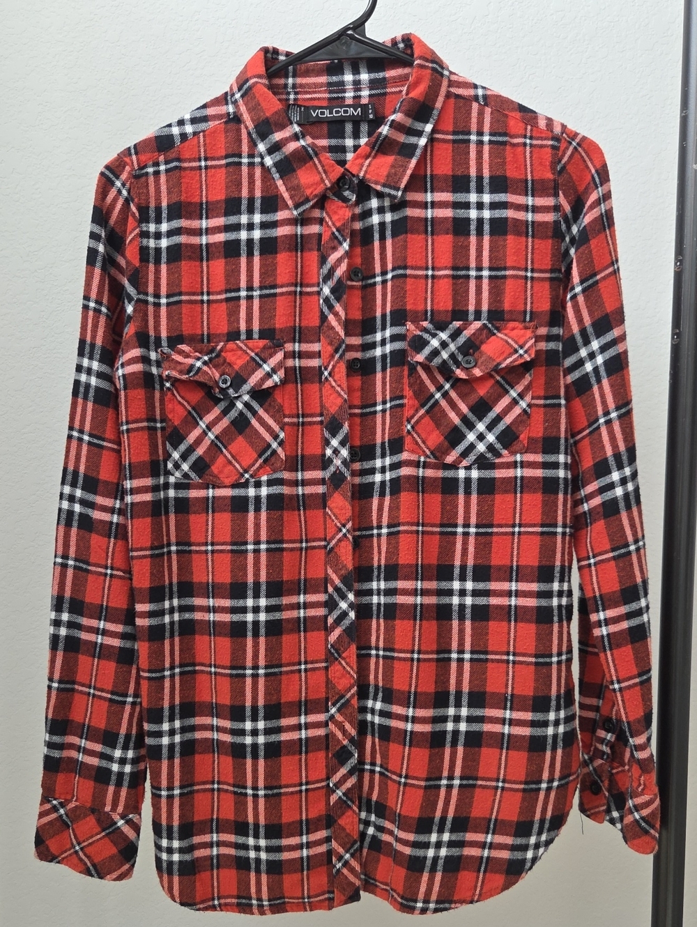Volcom Women’s Red Black Plaid Flannel Grunge Skater Long Sleeve Top Shirt Small